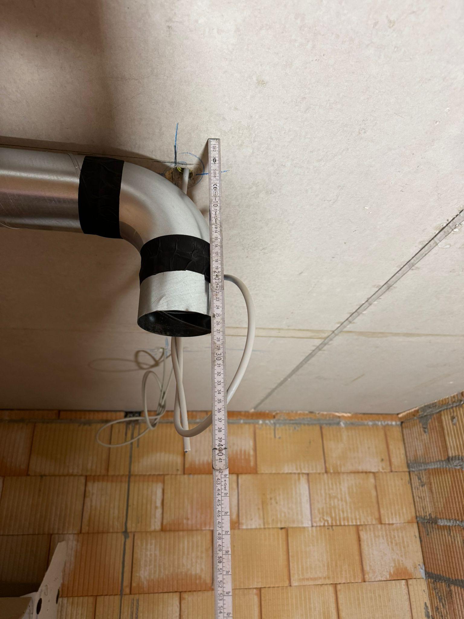 Abwasserleitung an der Decke
