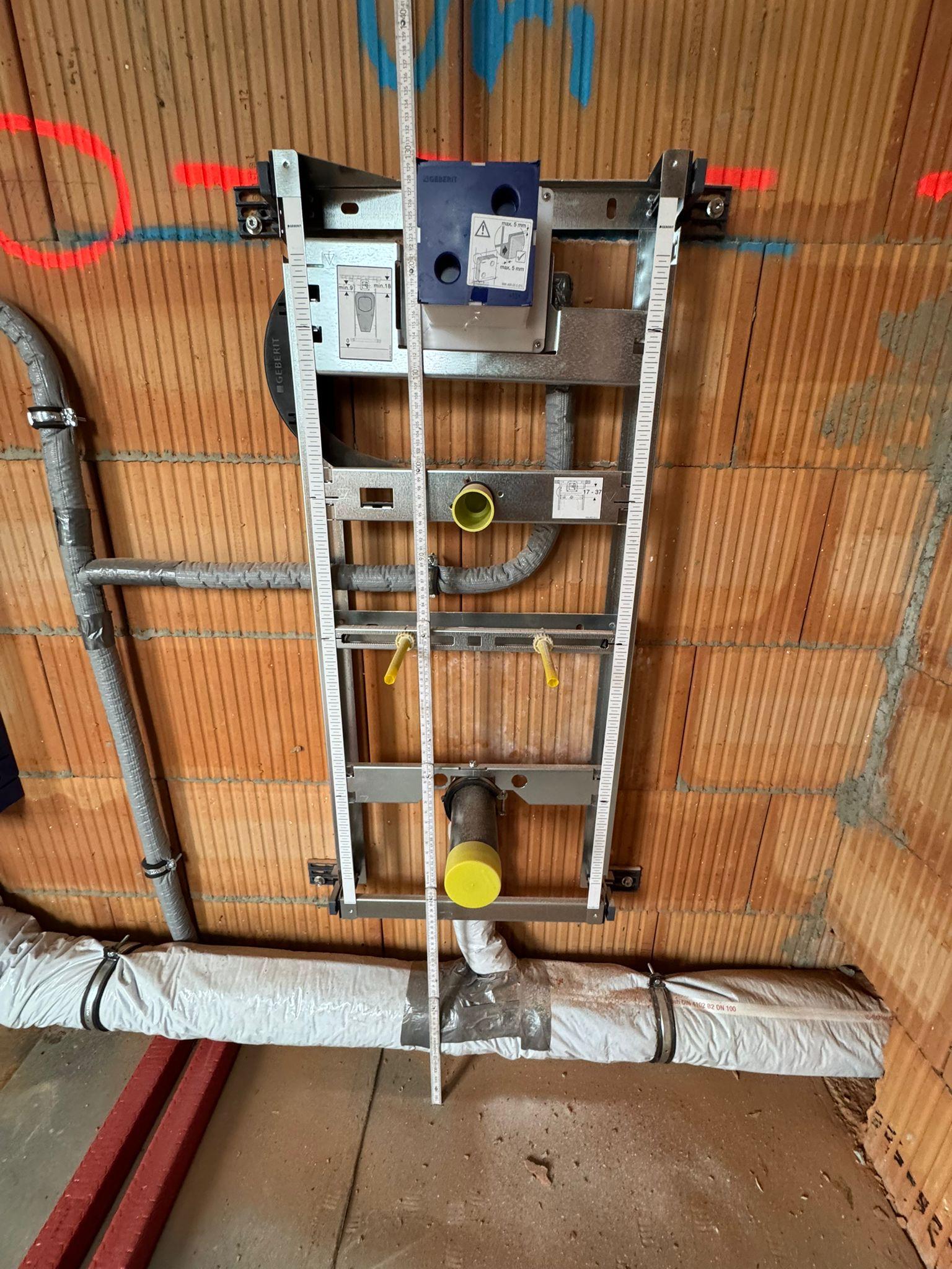 Vorwandelement mit Leitungsanschlüssen