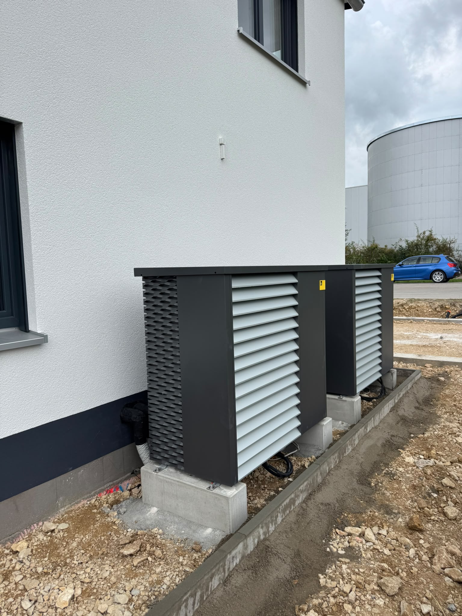 iDM Außeneinheiten am Gebäude
