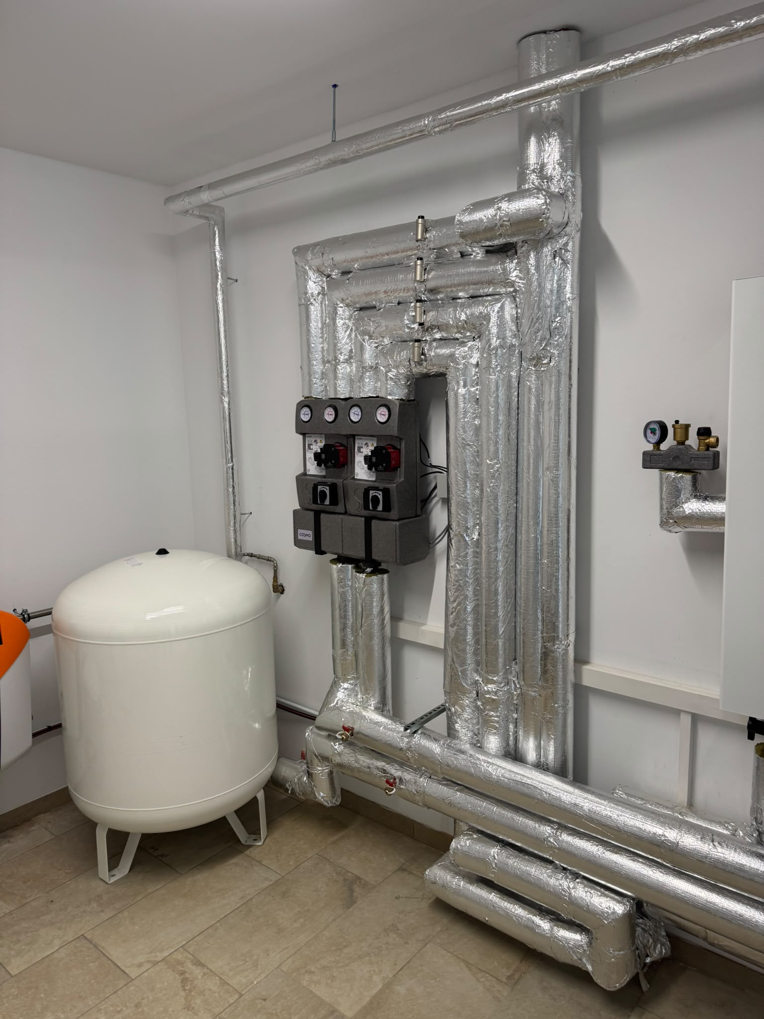 Hydraulik im Technikraum